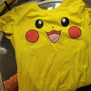 Pokemob pikachu tee shirt size small